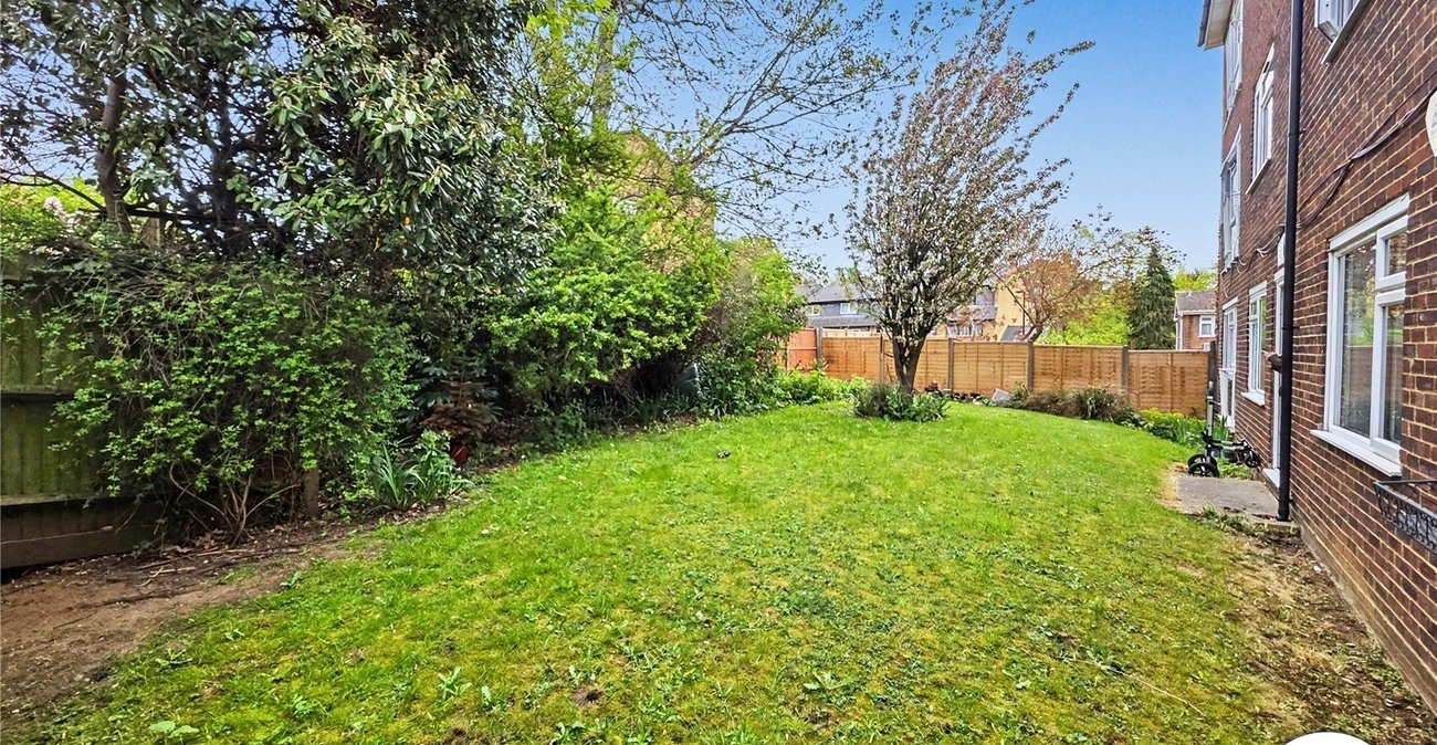 2 bedroom property to rent in London | Robinson Jackson