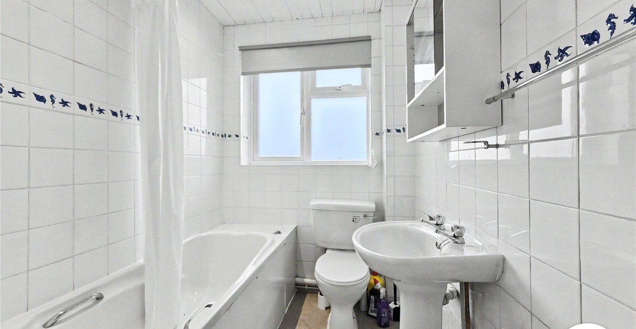 2 bedroom property to rent in London | Robinson Jackson