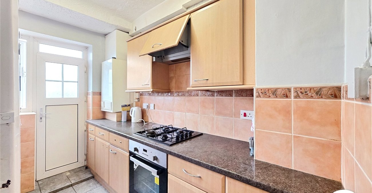 2 bedroom property to rent in London | Robinson Jackson