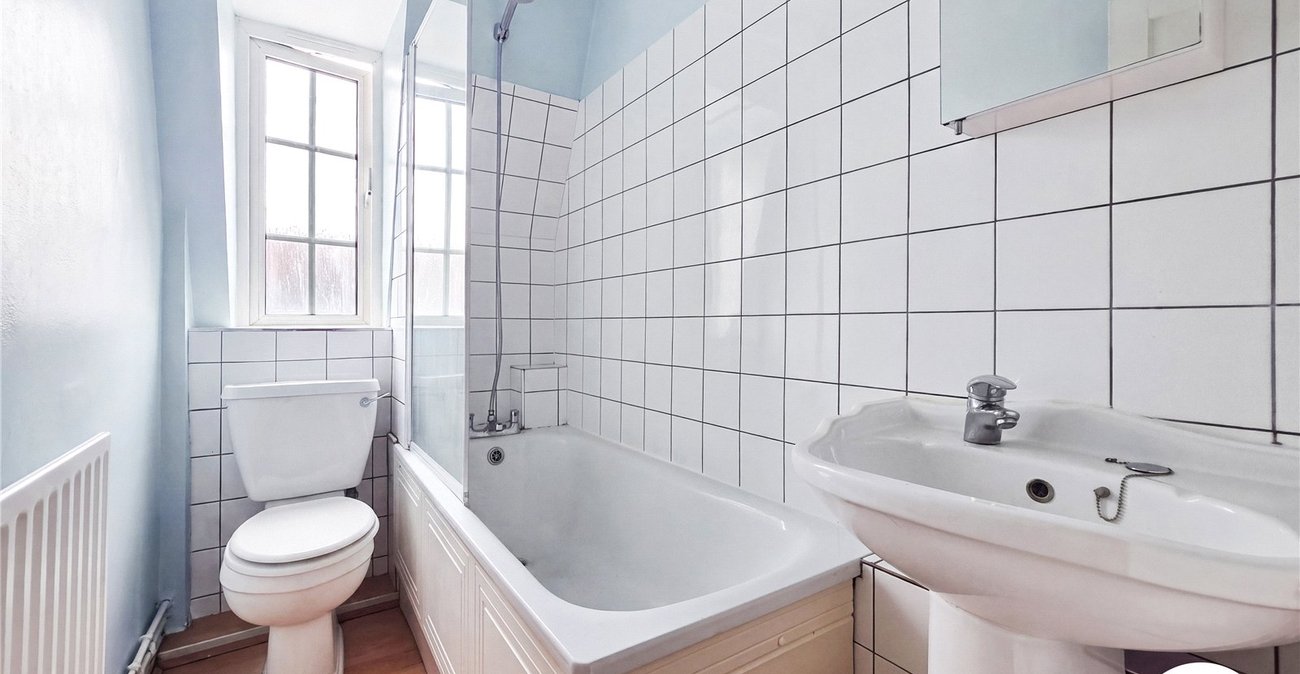 2 bedroom property to rent in London | Robinson Jackson