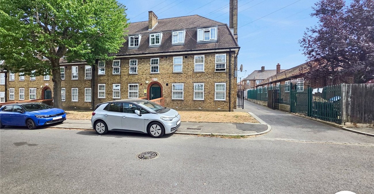 2 bedroom property to rent in London | Robinson Jackson