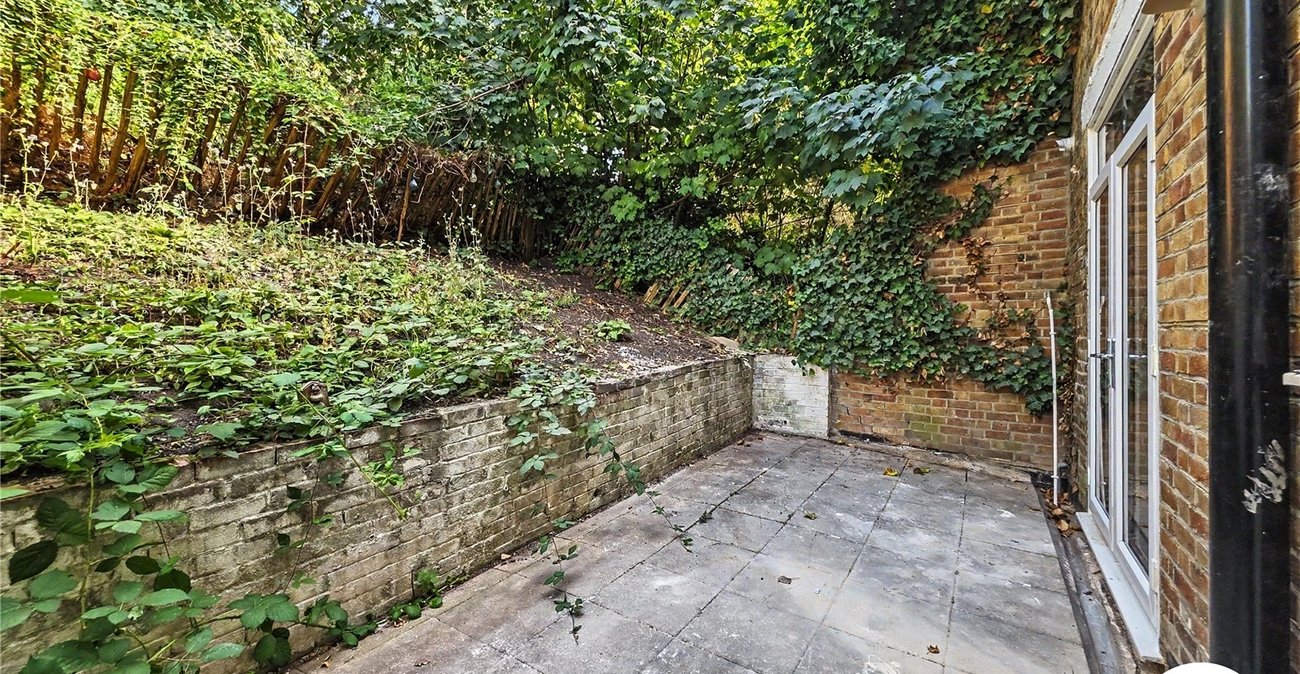 5 bedroom house to rent in London | Robinson Jackson