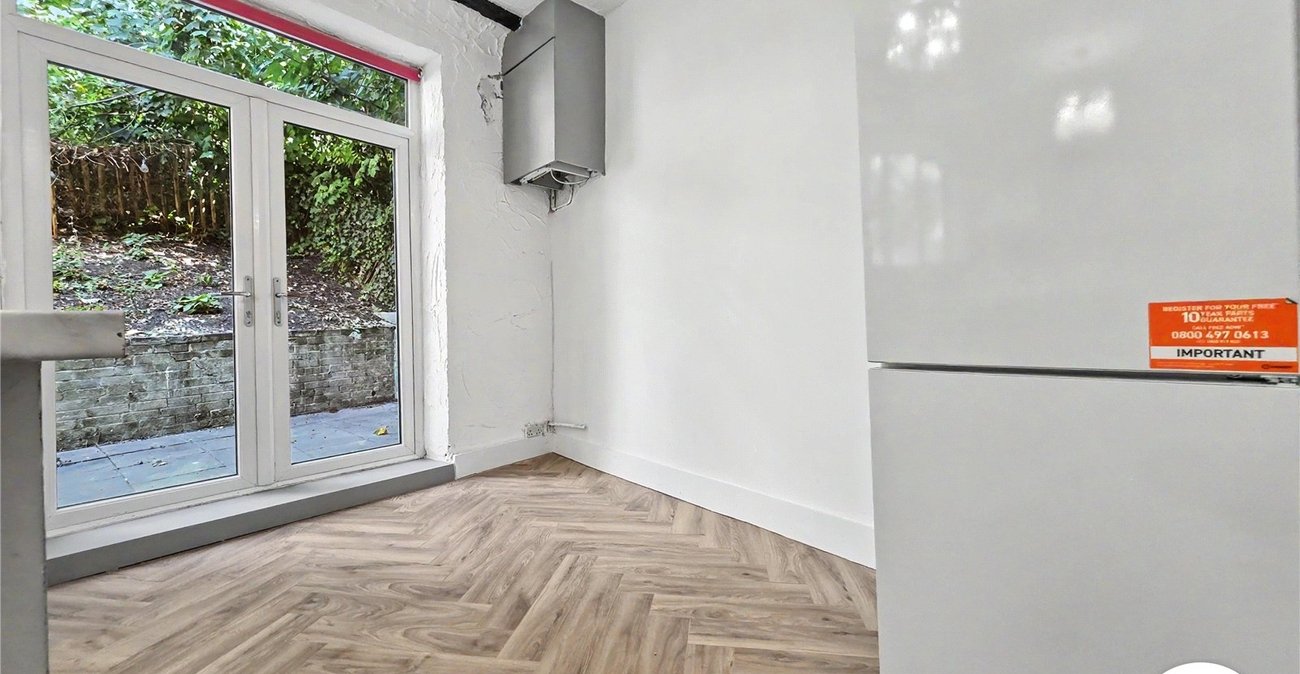 5 bedroom house to rent in London | Robinson Jackson