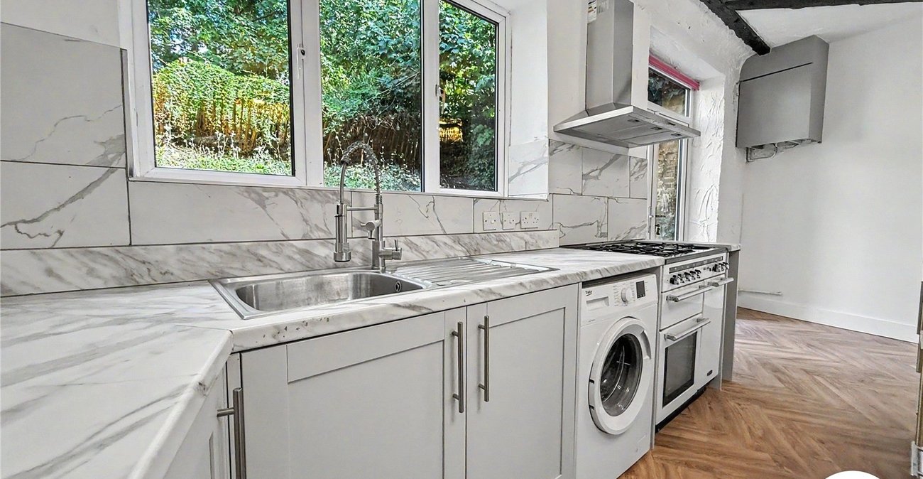 5 bedroom house to rent in London | Robinson Jackson