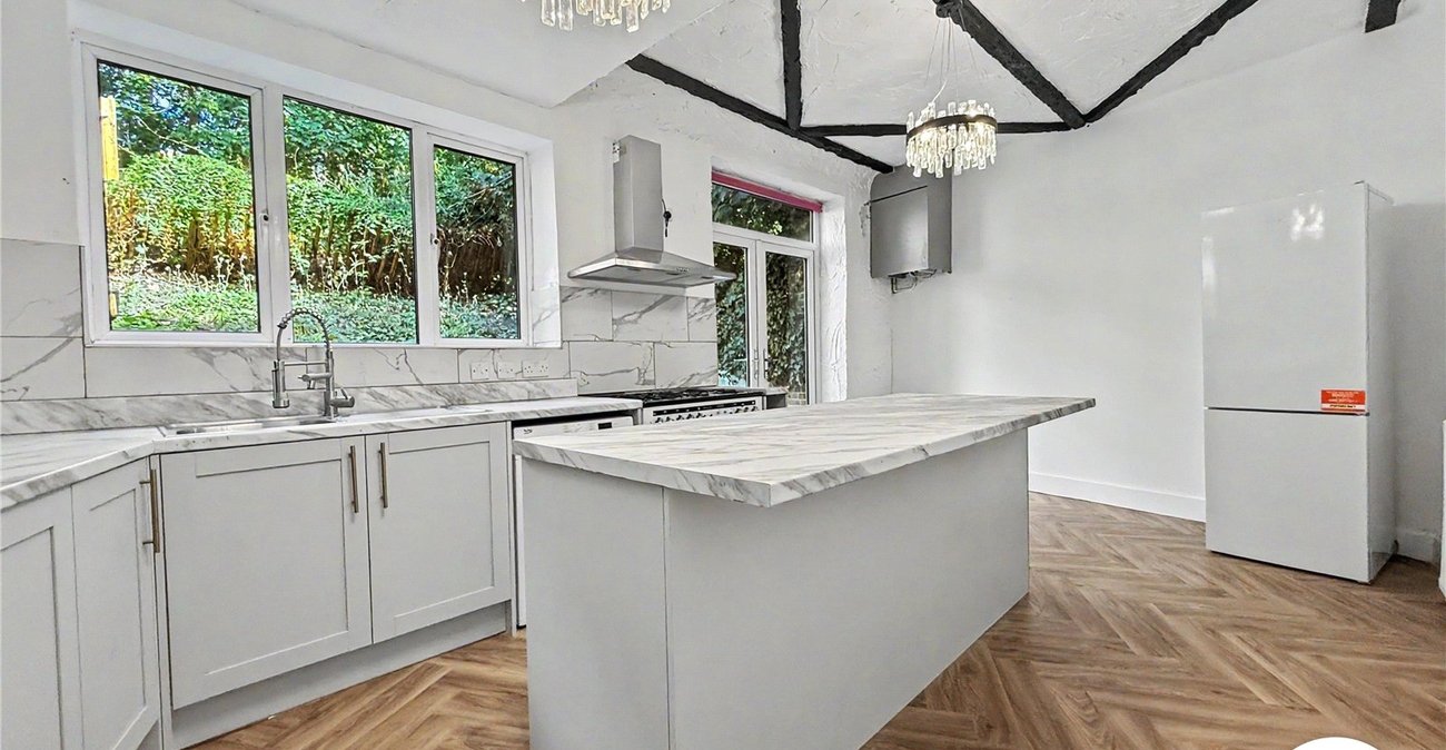 5 bedroom house to rent in London | Robinson Jackson