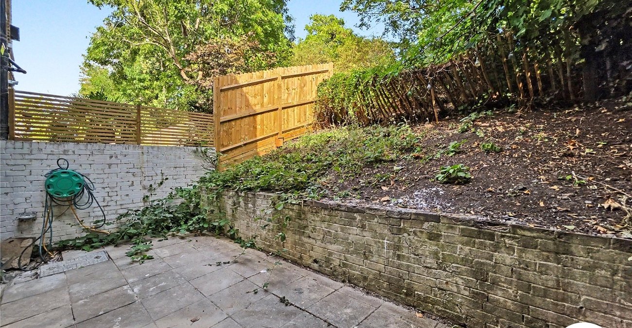5 bedroom house to rent in London | Robinson Jackson