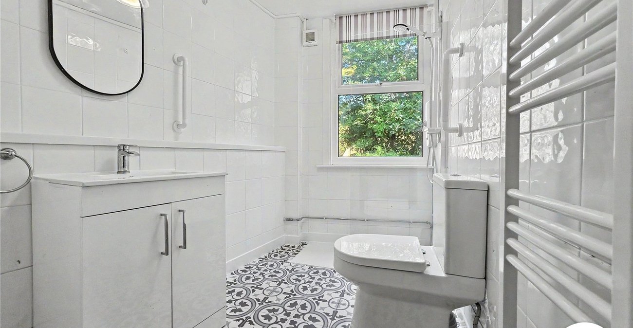 5 bedroom house to rent in London | Robinson Jackson