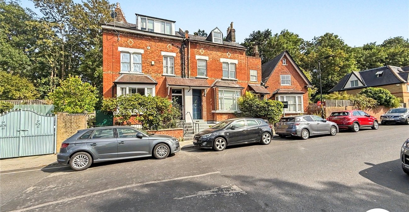 5 bedroom house to rent in London | Robinson Jackson