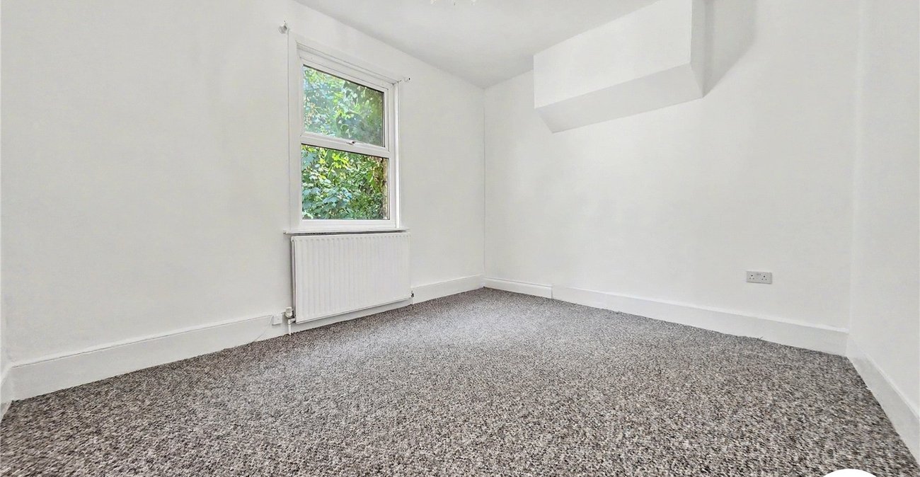 5 bedroom house to rent in London | Robinson Jackson