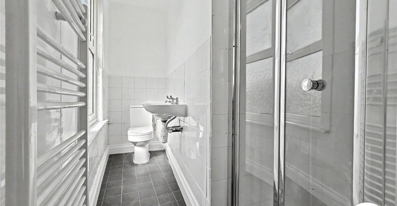 5 bedroom house to rent in London | Robinson Jackson
