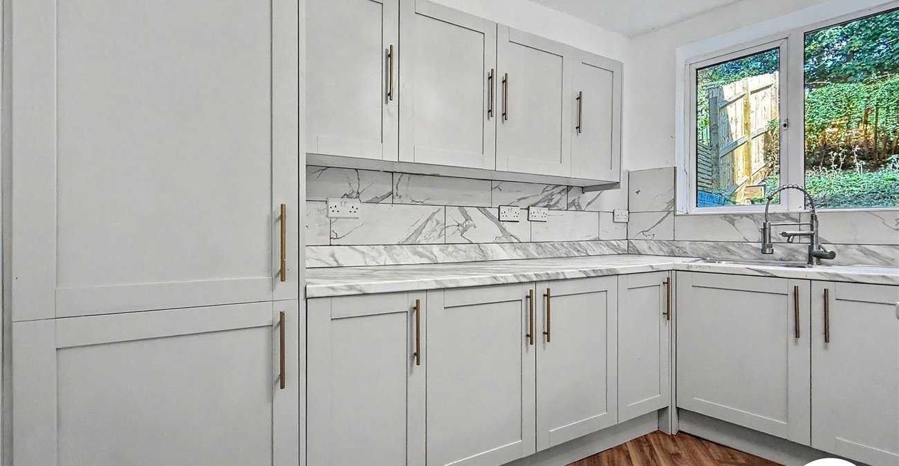 5 bedroom house to rent in London | Robinson Jackson