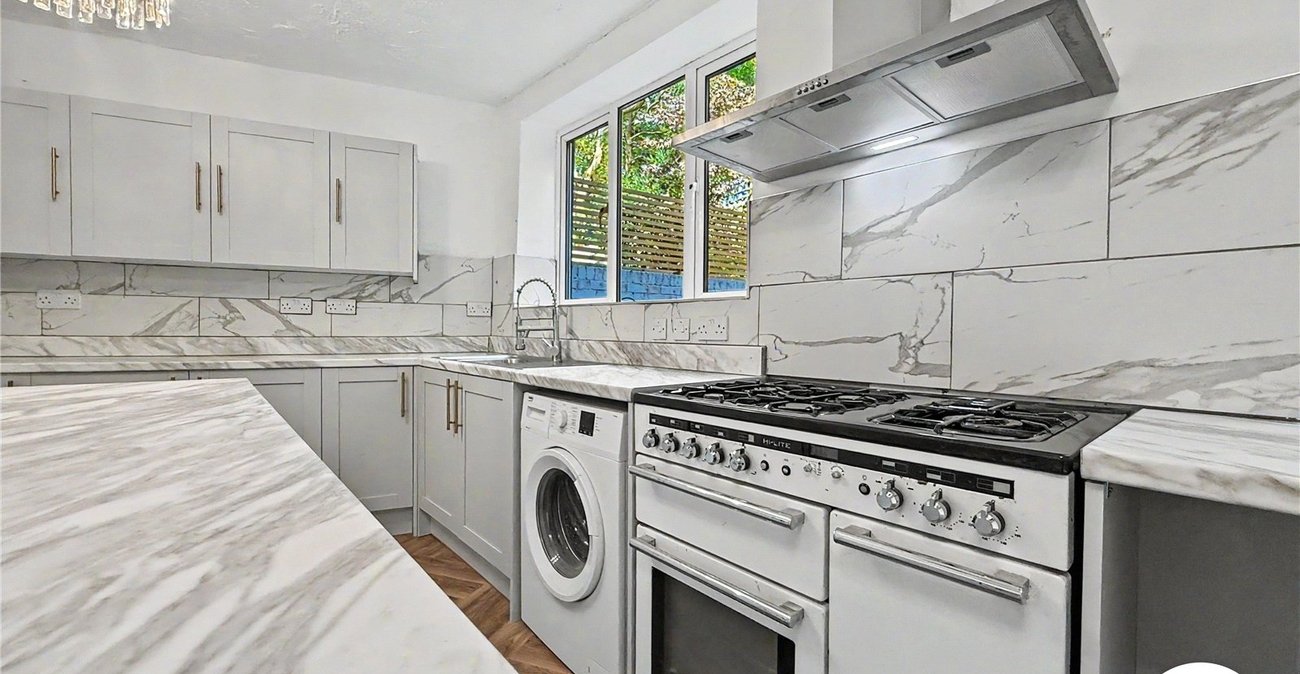 5 bedroom house to rent in London | Robinson Jackson