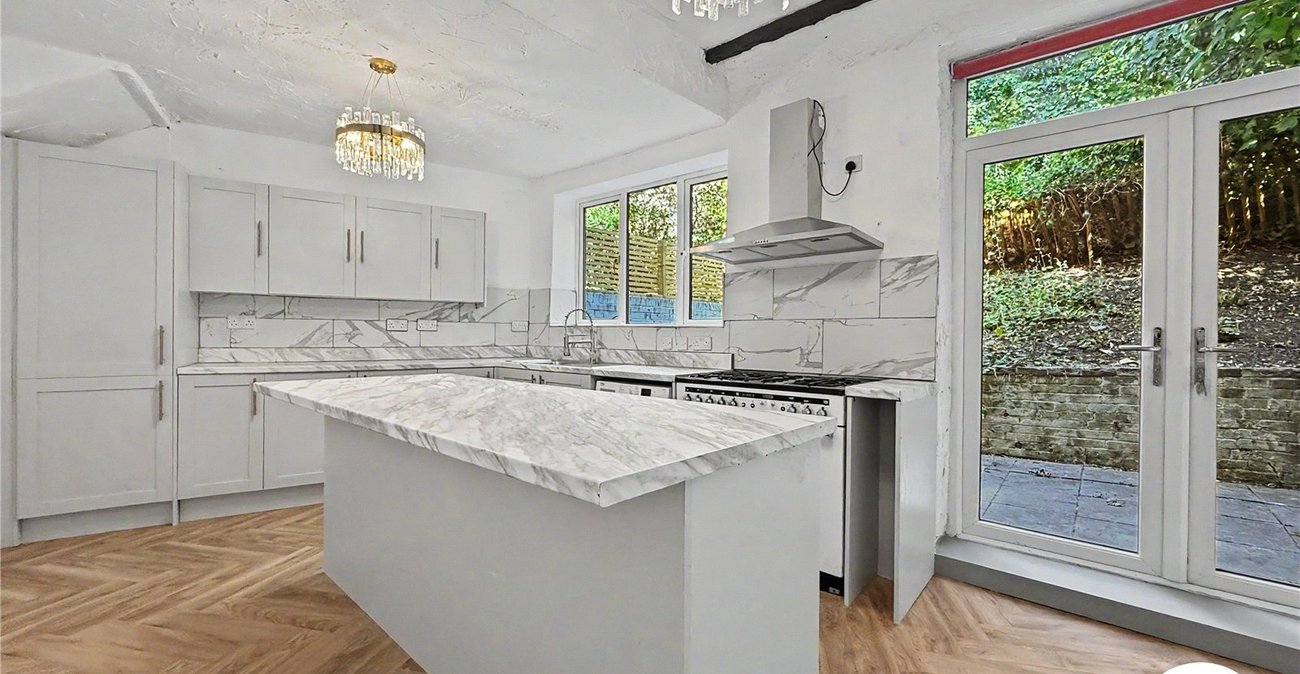 5 bedroom house to rent in London | Robinson Jackson
