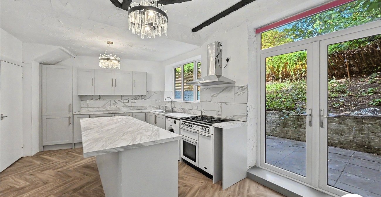 5 bedroom house to rent in London | Robinson Jackson