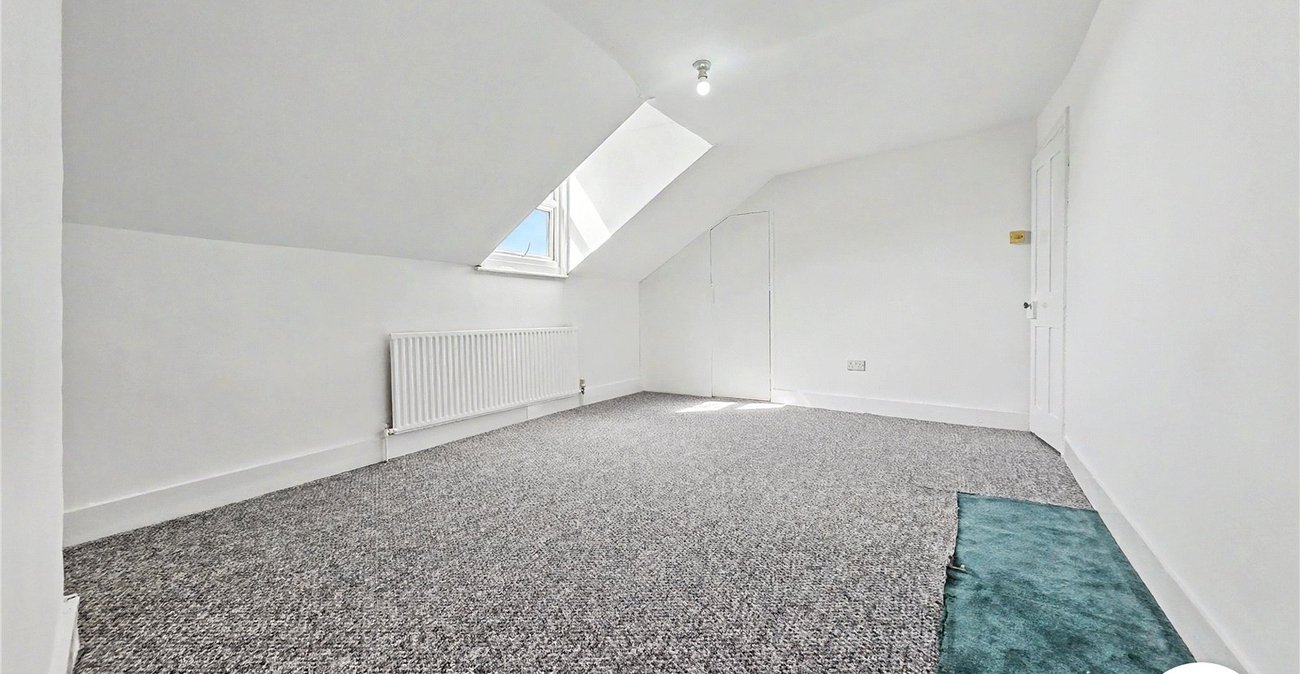 5 bedroom house to rent in London | Robinson Jackson