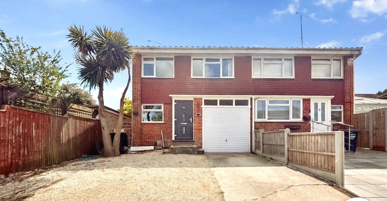 4 bedroom house to rent in Joydens Wood | Robinson Jackson