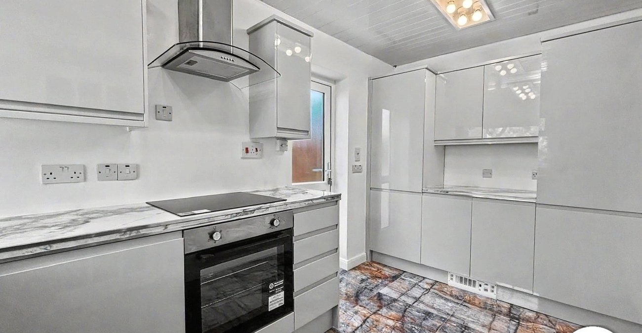 4 bedroom house to rent in Joydens Wood | Robinson Jackson