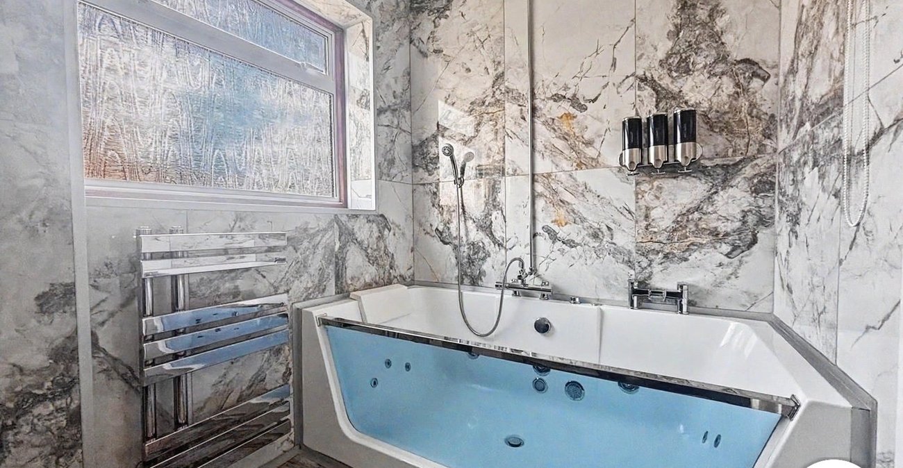 4 bedroom house to rent in Joydens Wood | Robinson Jackson
