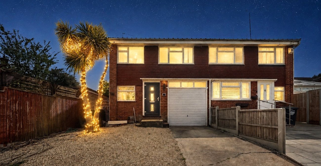 4 bedroom house to rent in Joydens Wood | Robinson Jackson