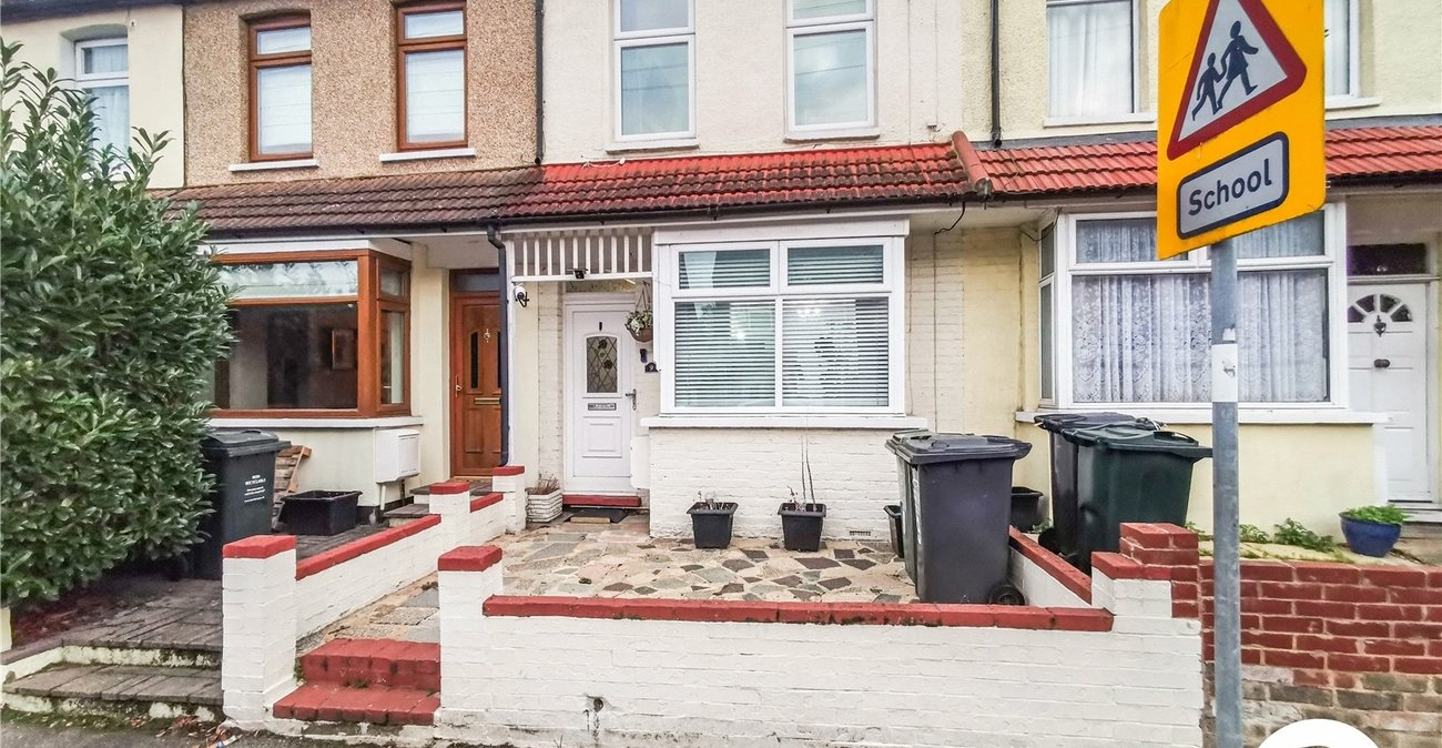 3 bedroom house to rent in Dartford | Robinson Jackson