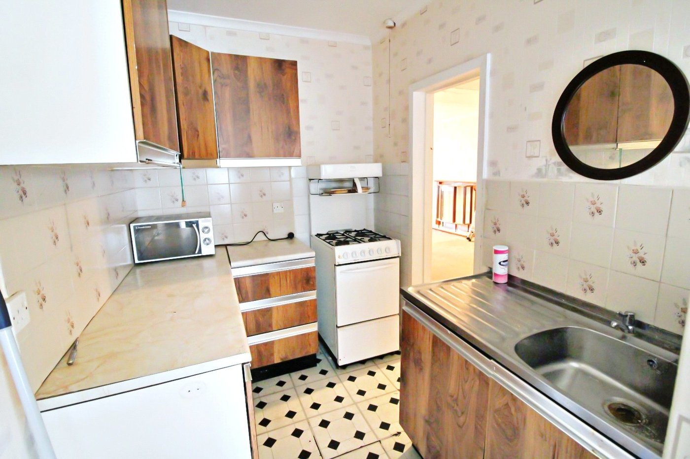 3 Bedroom House For Sale In Abbey Road Gravesend