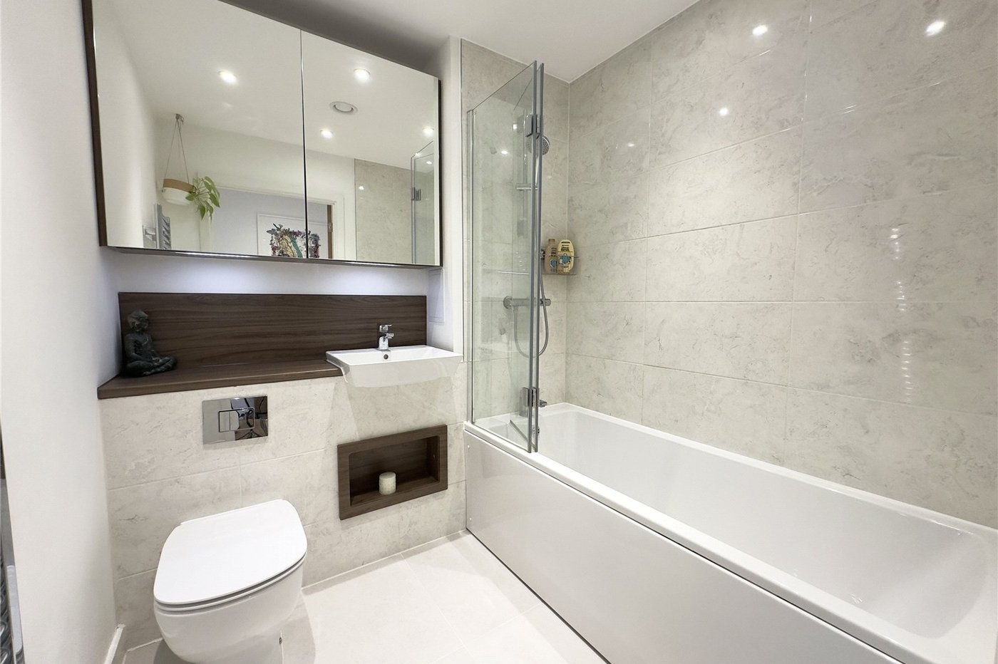 2 bedroom property for sale in London | Robinson Jackson