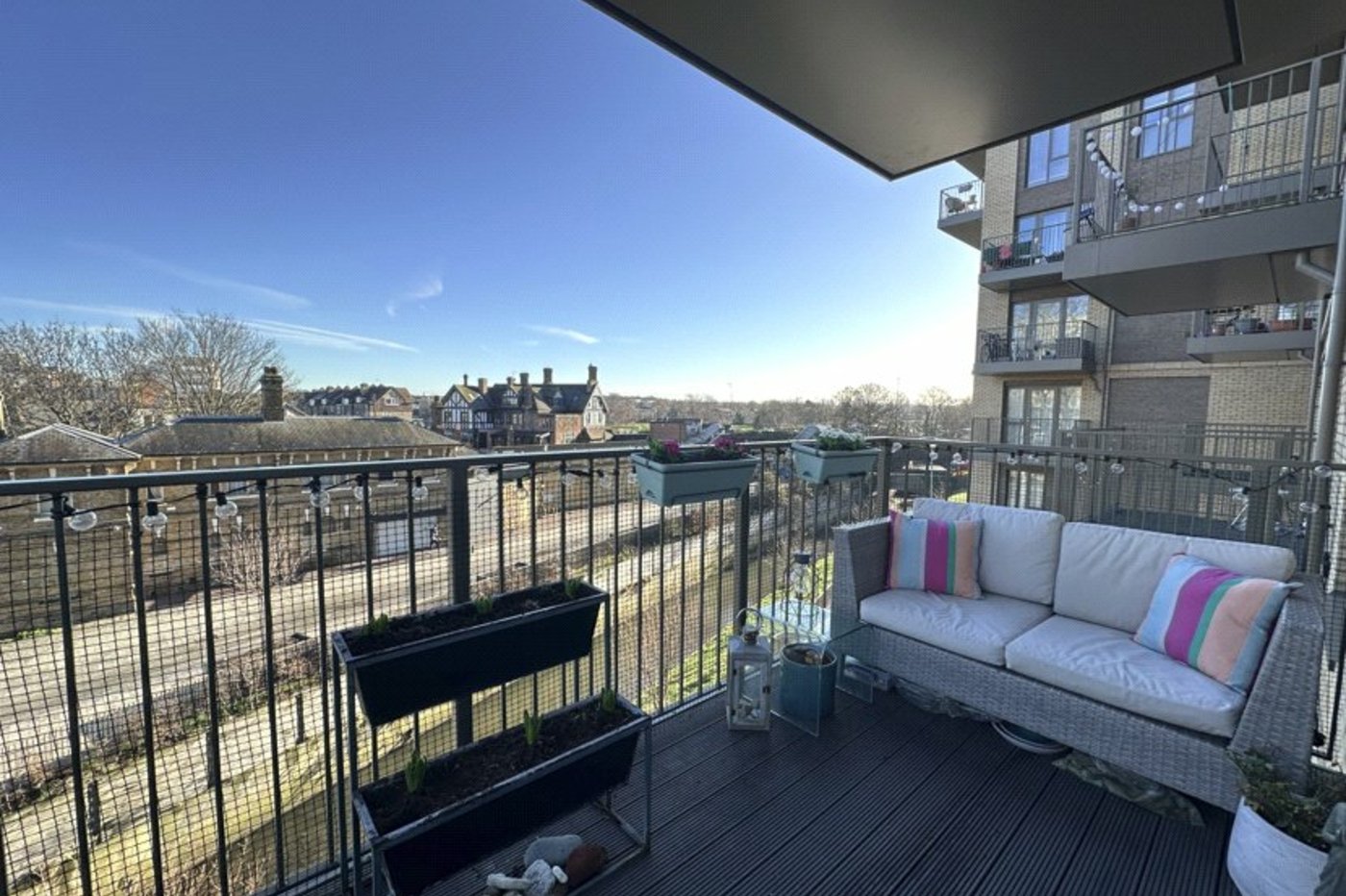 2 bedroom property for sale in London | Robinson Jackson