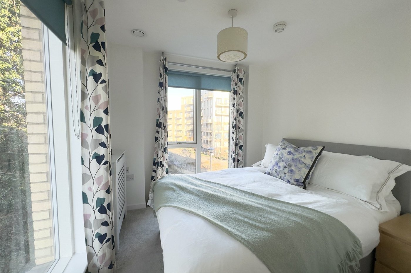 2 bedroom property for sale in London | Robinson Jackson