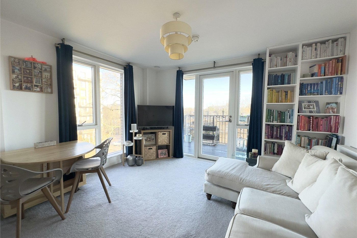2 bedroom property for sale in London | Robinson Jackson