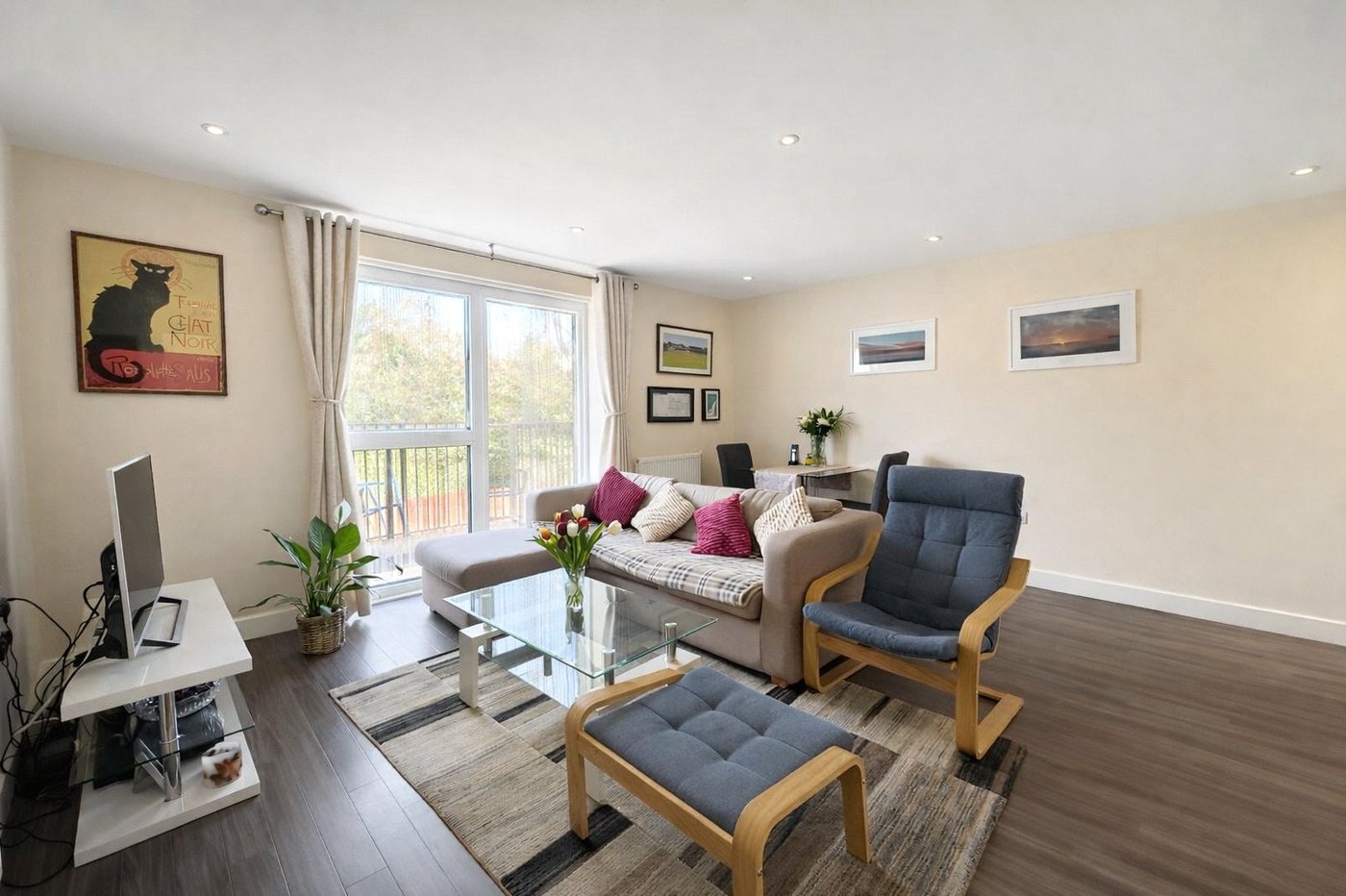 2 bedroom property for sale in London | Robinson Jackson