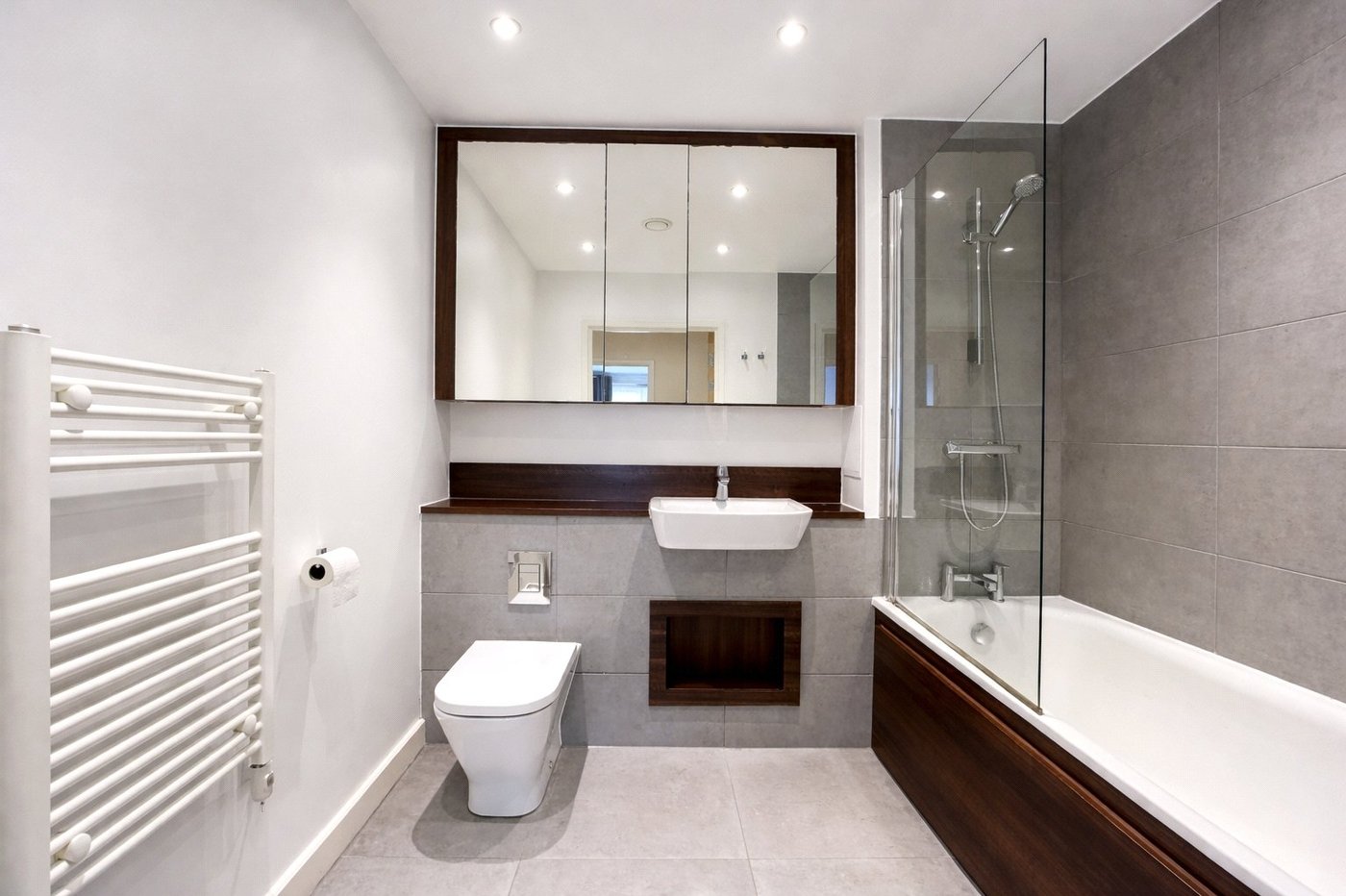 2 bedroom property for sale in London | Robinson Jackson