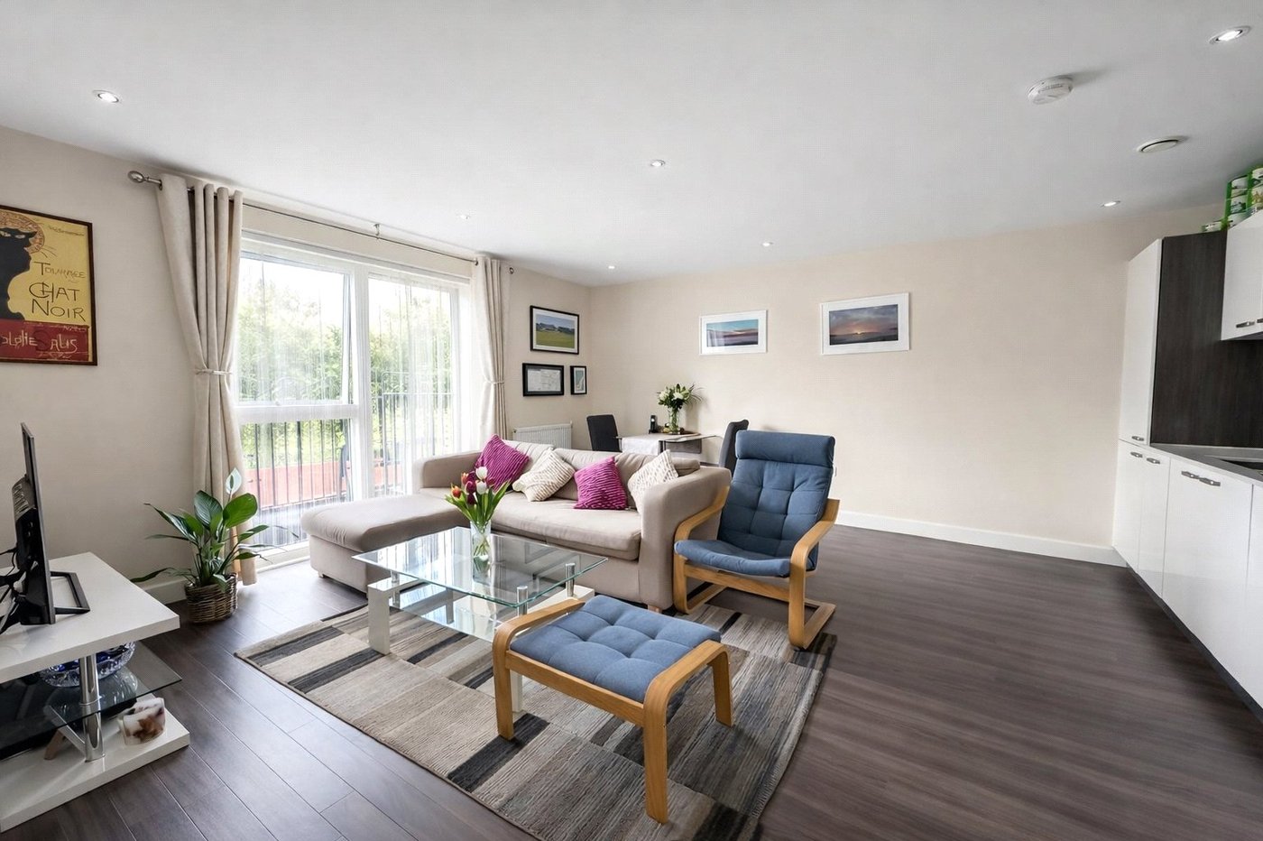 2 bedroom property for sale in London | Robinson Jackson