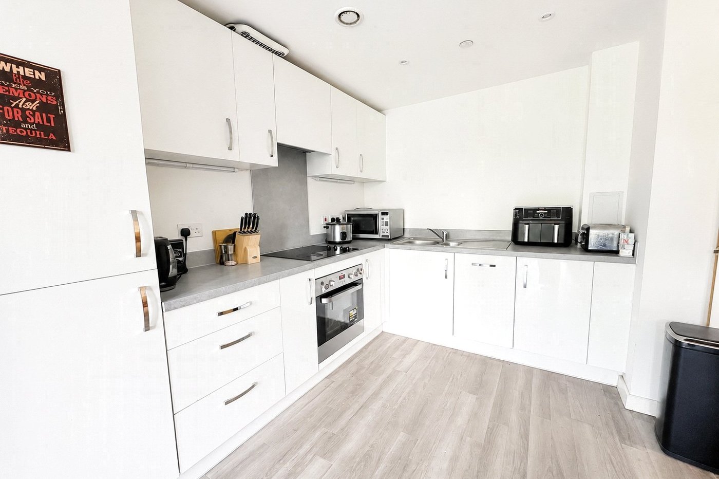 2 bedroom property for sale in London | Robinson Jackson