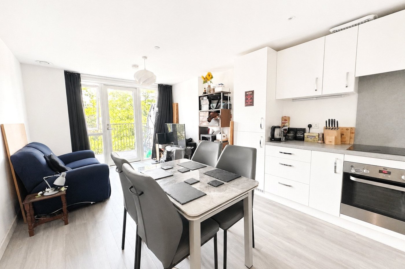 2 bedroom property for sale in London | Robinson Jackson