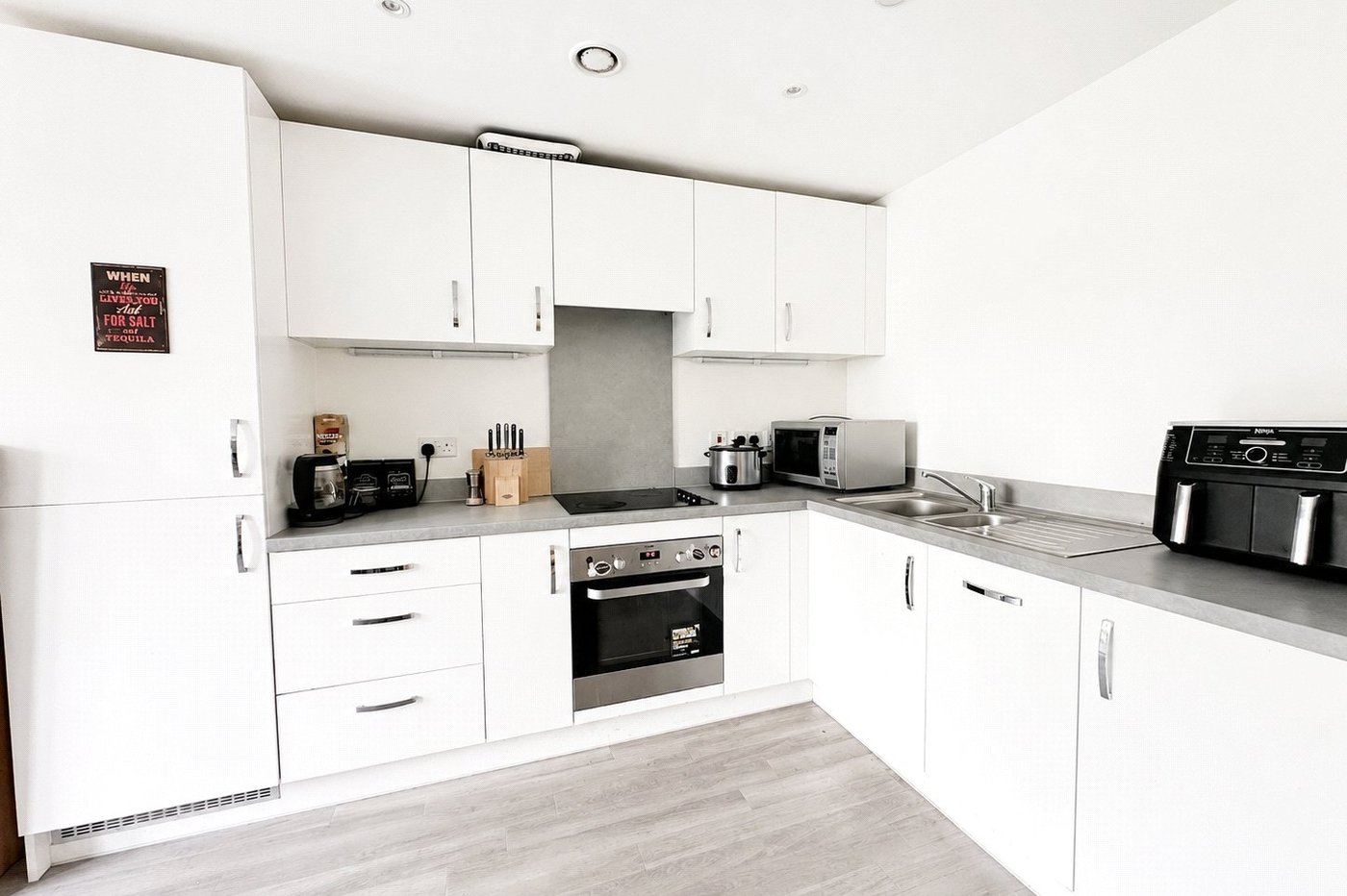 2 bedroom property for sale in London | Robinson Jackson