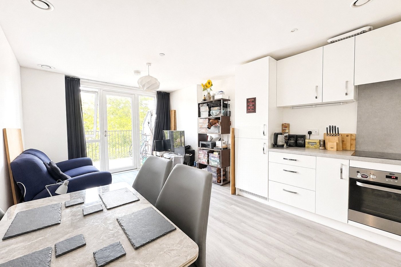 2 bedroom property for sale in London | Robinson Jackson
