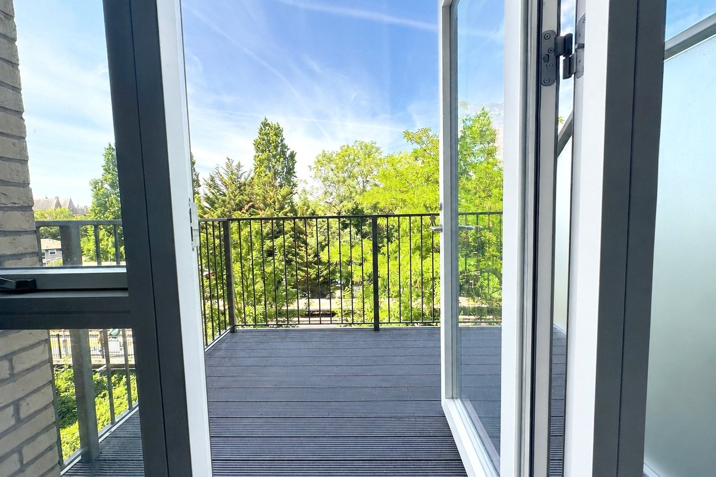 2 bedroom property for sale in London | Robinson Jackson