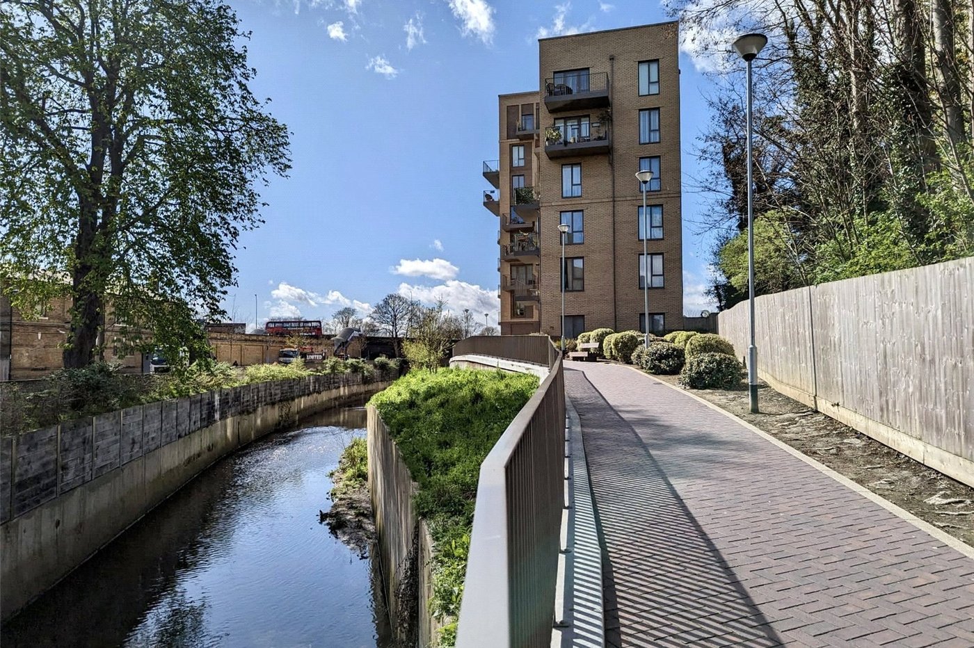 2 bedroom property for sale in London | Robinson Jackson