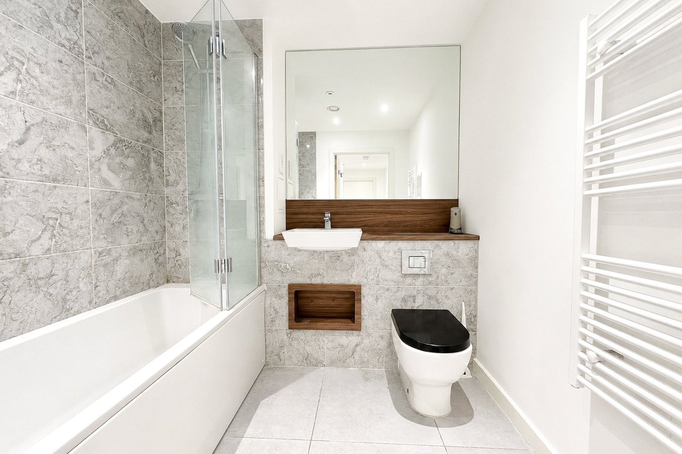 2 bedroom property for sale in London | Robinson Jackson