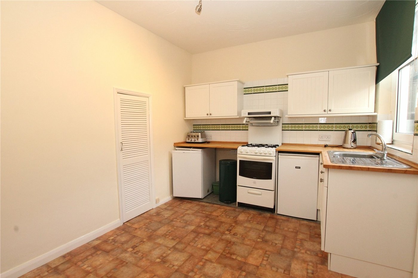 2 bedroom house for sale in London | Robinson Jackson