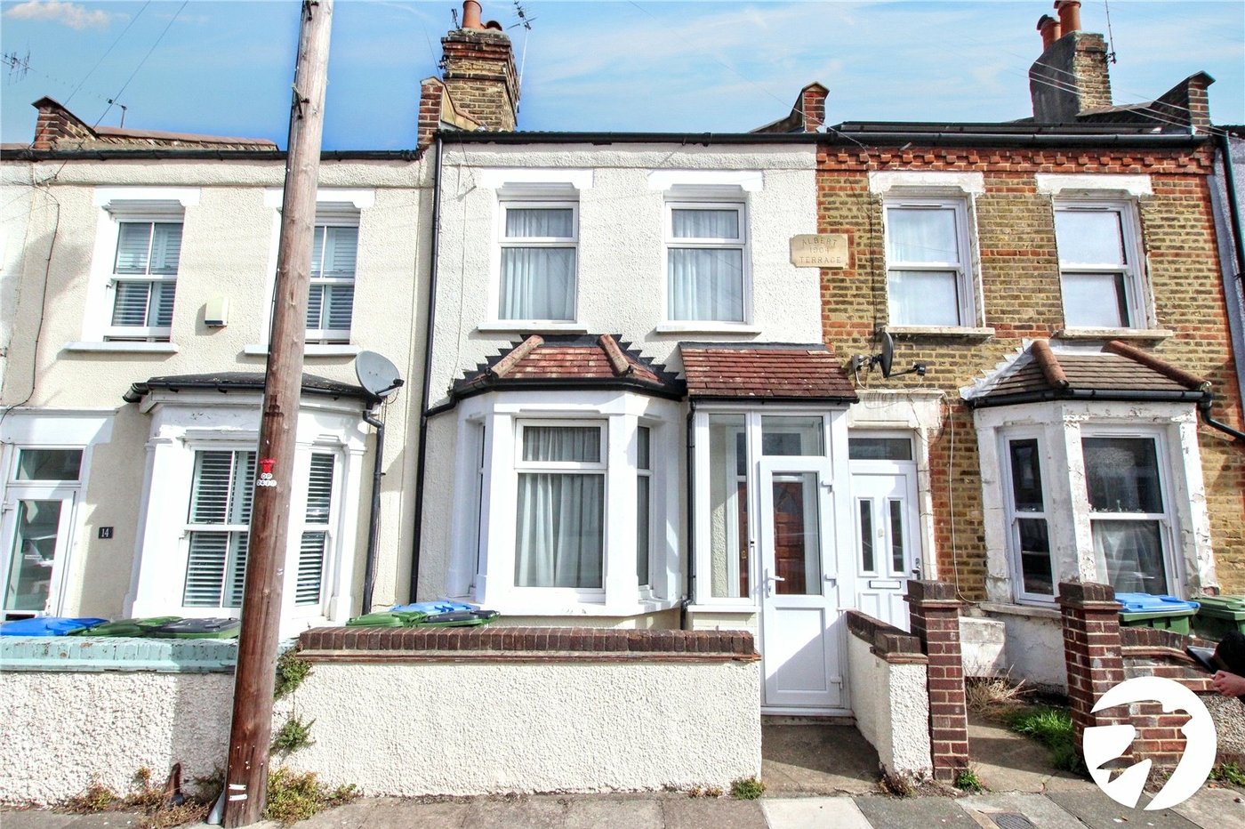 2 bedroom house for sale in London | Robinson Jackson