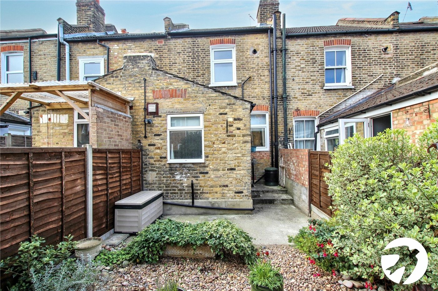 2 bedroom house for sale in London | Robinson Jackson