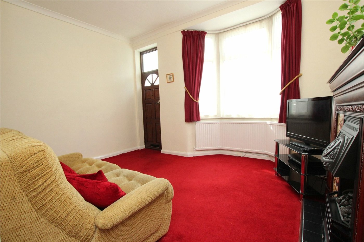 2 bedroom house for sale in London | Robinson Jackson