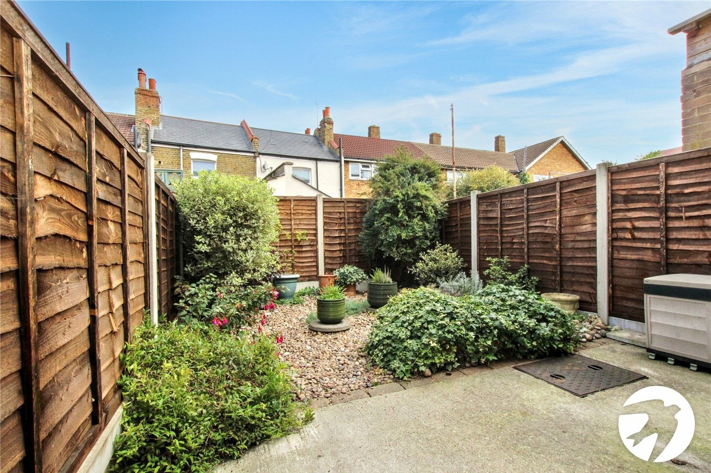 2 bedroom house for sale in London | Robinson Jackson