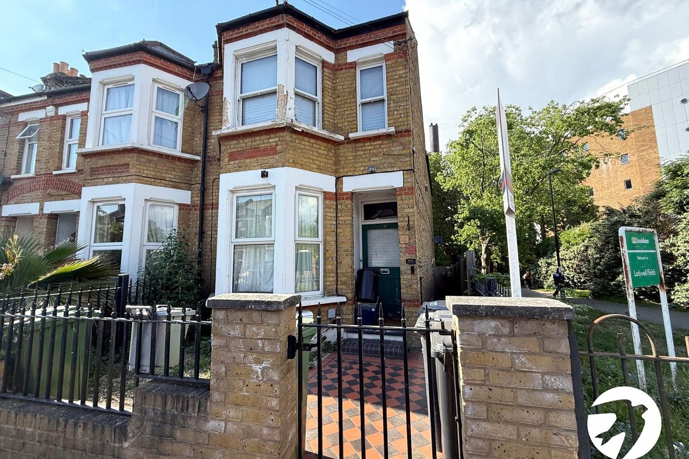 2 bedroom property for sale in London | Robinson Jackson