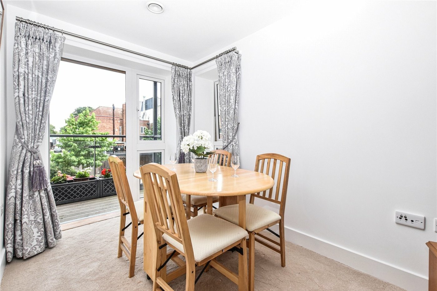2 bedroom property for sale in Bexleyheath | Robinson Jackson