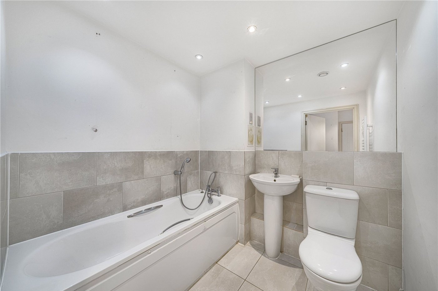 2 bedroom property for sale in Crayford | Robinson Jackson