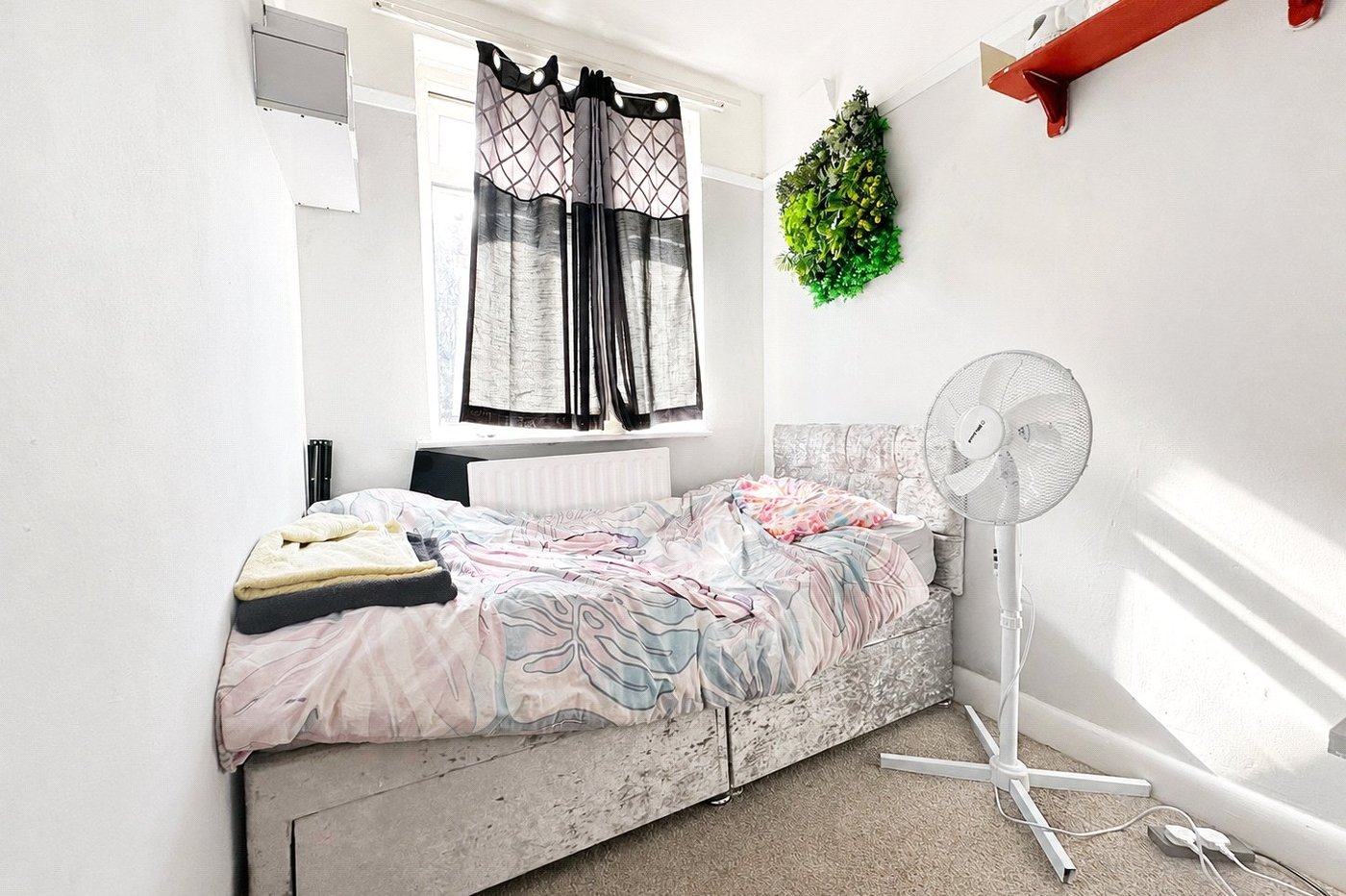 3 bedroom house for sale in London | Robinson Jackson