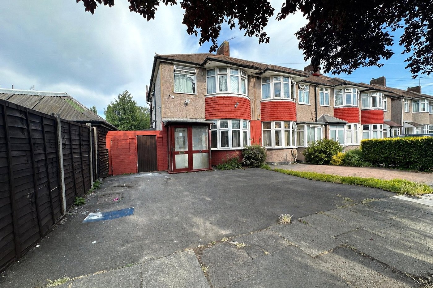 3 bedroom house for sale in London | Robinson Jackson