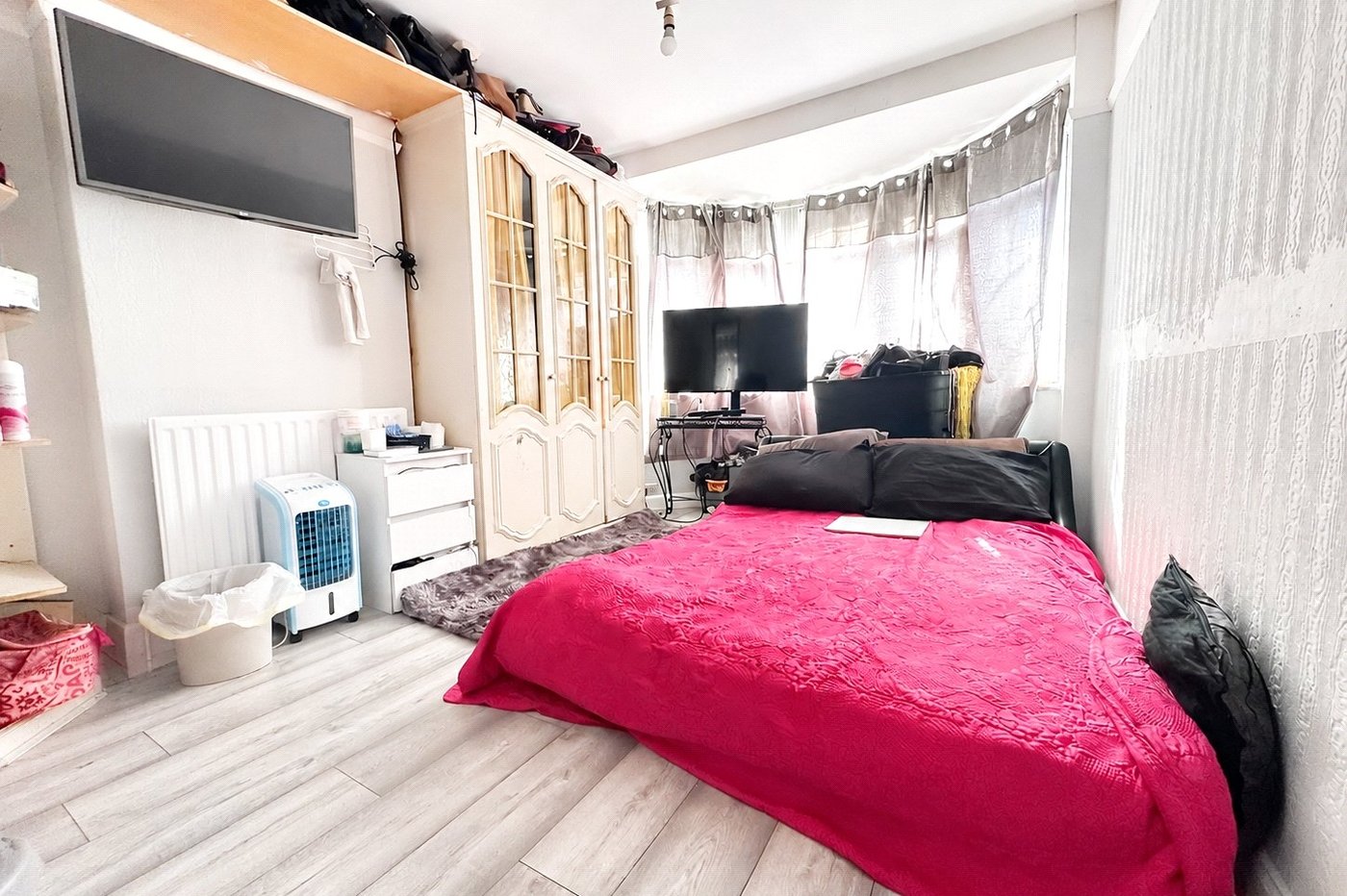 3 bedroom house for sale in London | Robinson Jackson